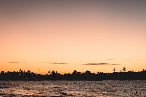 オレンジ色の空, ビーチの夕日, ラグーンの無料の写真素材