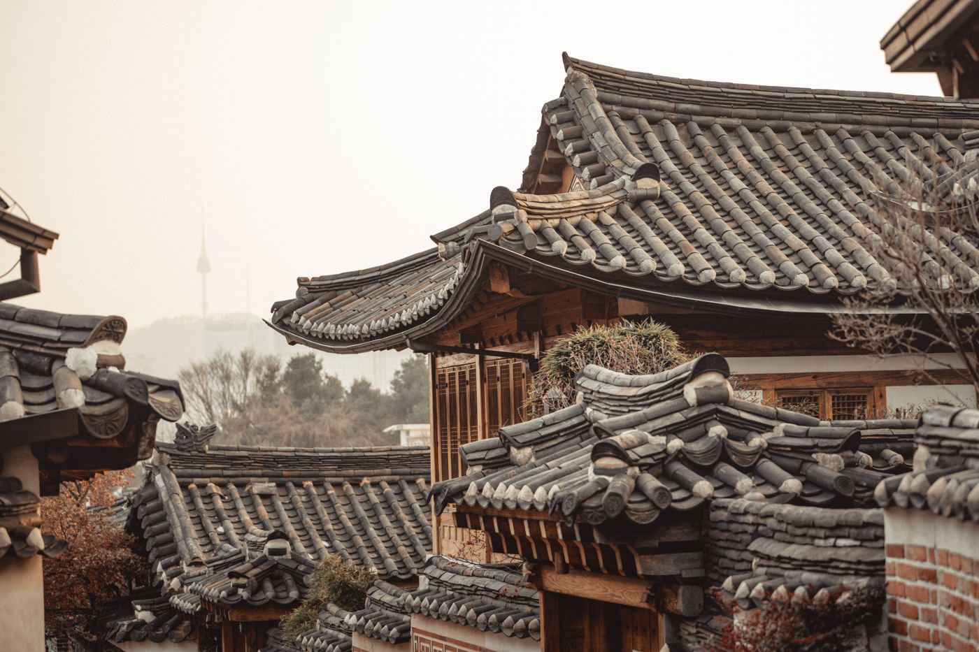 Tejados hanok de Bukchon en Seúl, Corea del Sur