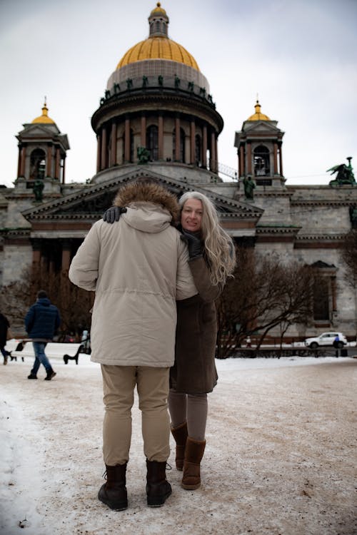 Gratis lagerfoto af ansigt til ansigt, by, byer