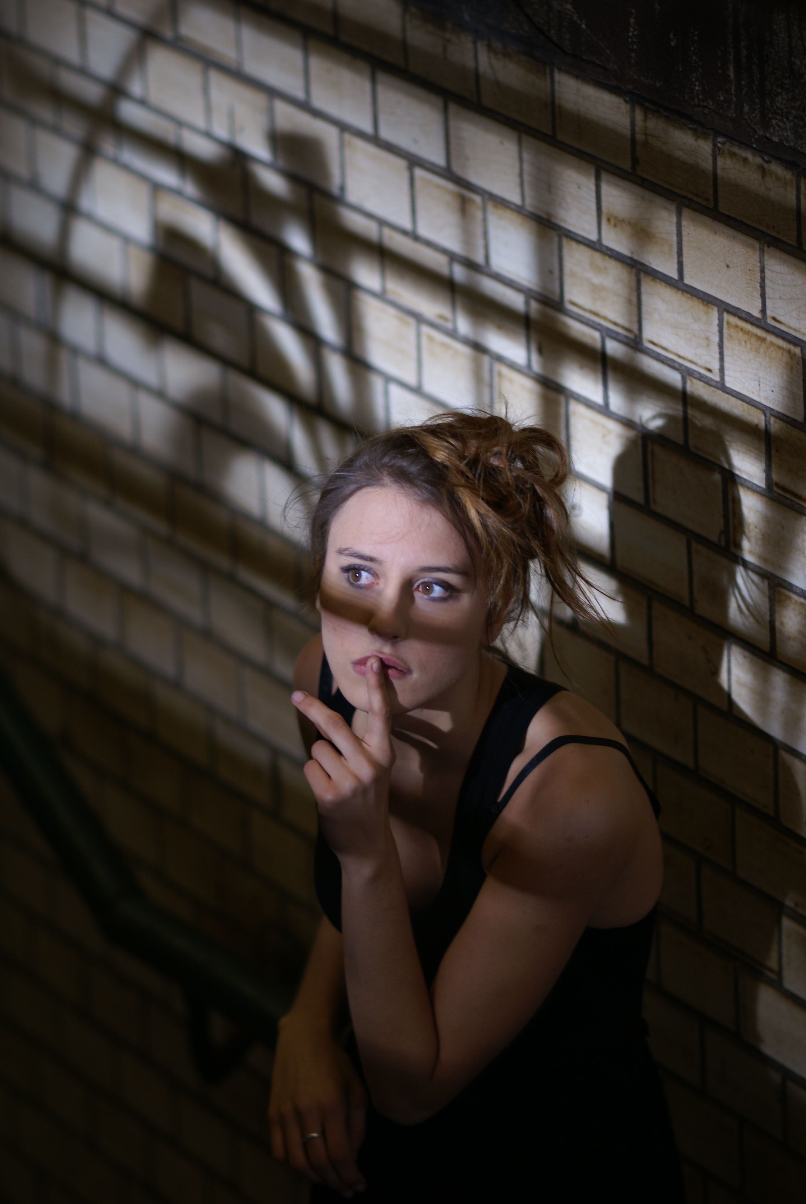 A woman is making a shadow on the wall · Free Stock Photo
