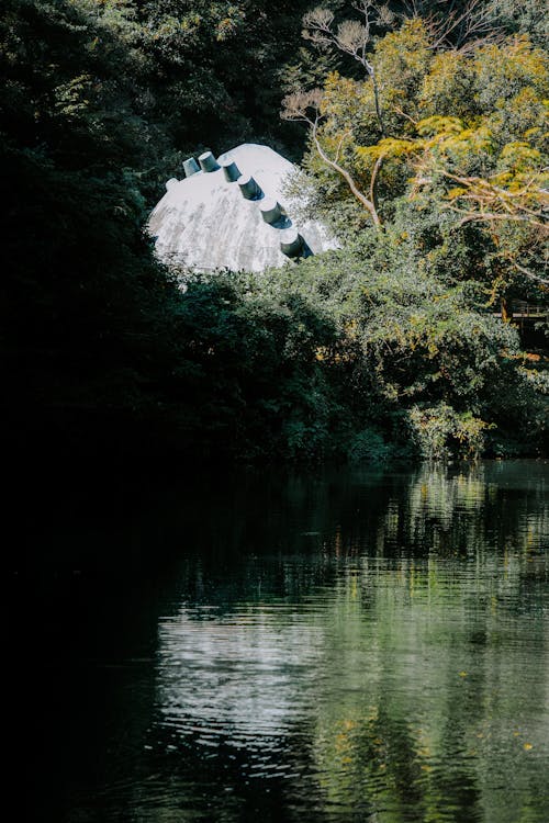 A white dome sits in the middle of a lake