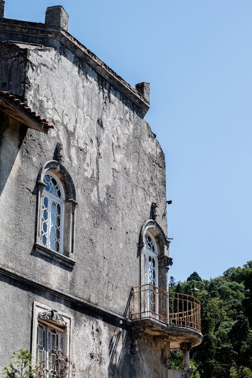 An old building with a balcony and windows