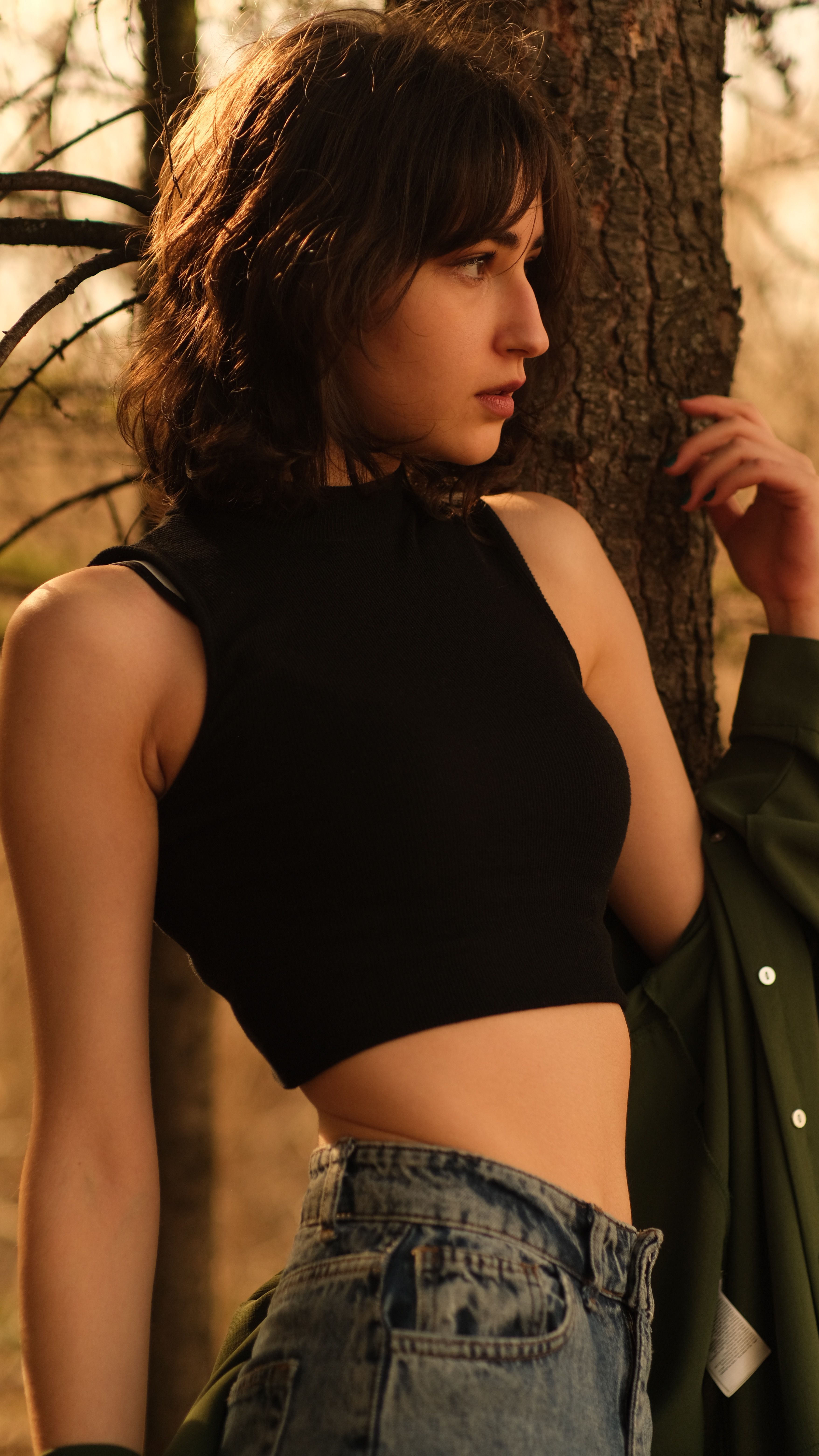 Woman in Black Crop Top and Jeans by Tree · Free Stock Photo