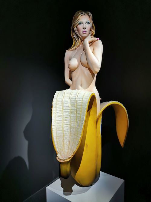 Free La Femme dans le fruit - Musée - Paris Stock Photo