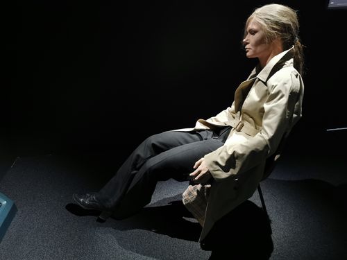 Free La femme assise - Musée - Paris Stock Photo