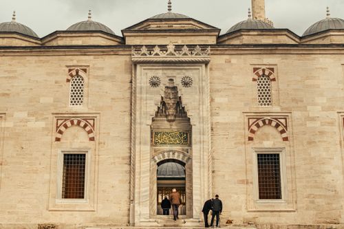 Free Historic mosque entrance with intricate designs and architectural details captured during the day. Stock Photo