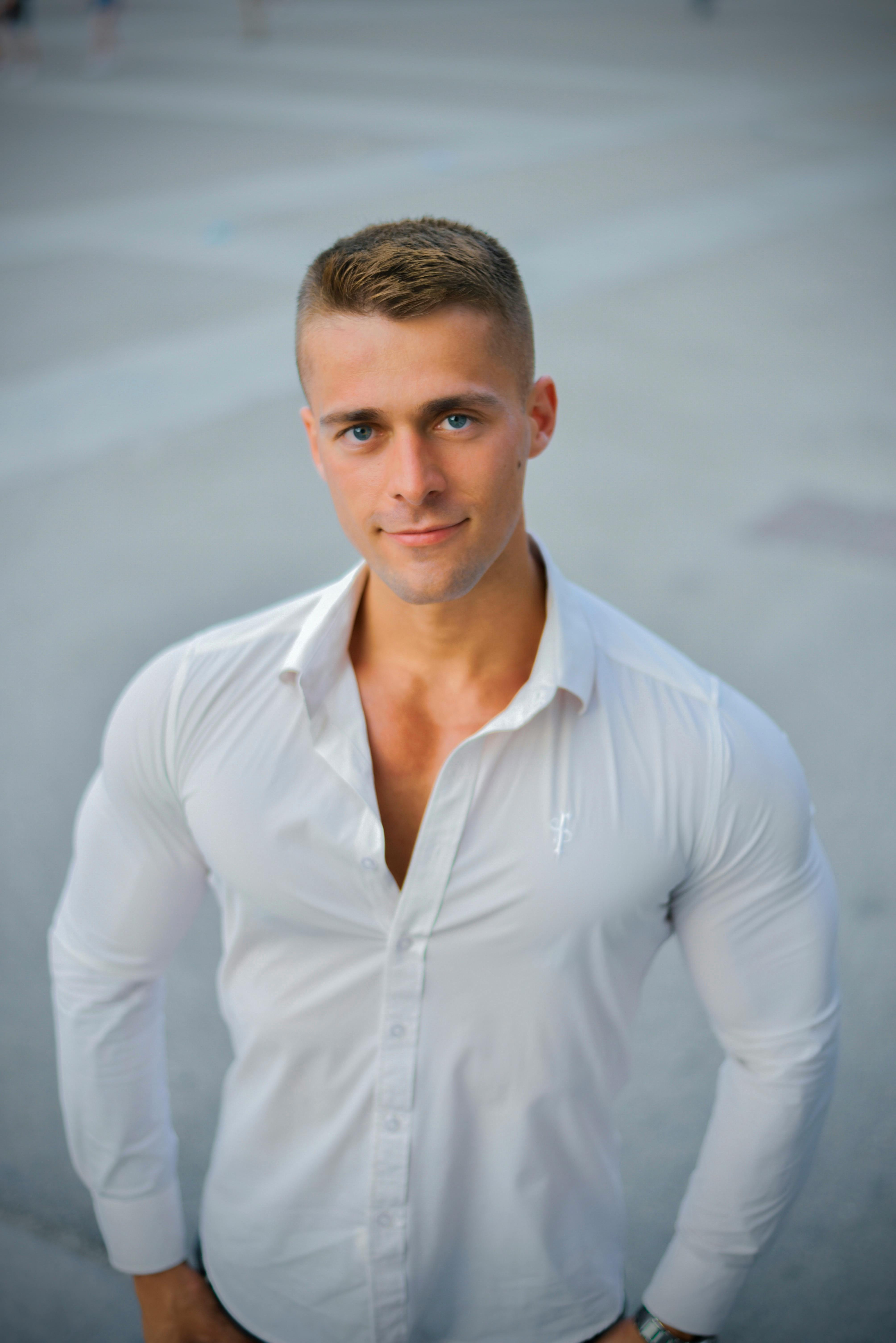 Ilmainen kuvapankkikuva tunnisteilla @outdoor, ammattimainen ilme, asento Kuvapankkikuva