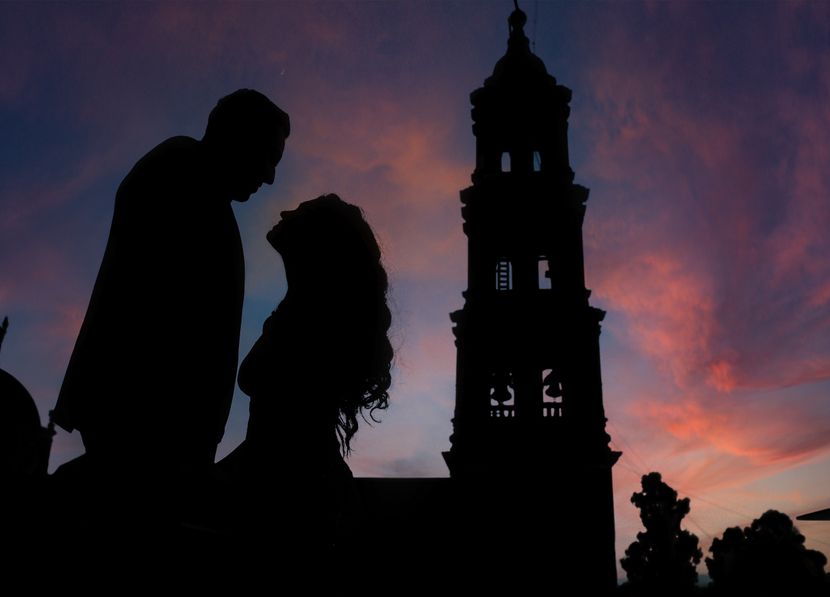 Online dating: starting a conversation on a niche platform