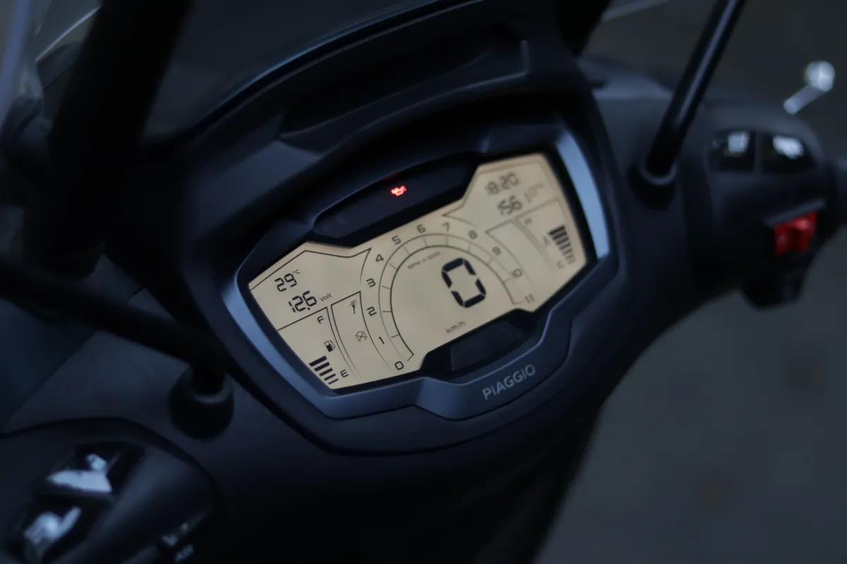 Digital dashboard of a Piaggio scooter, analyzed by an AI blog generator.