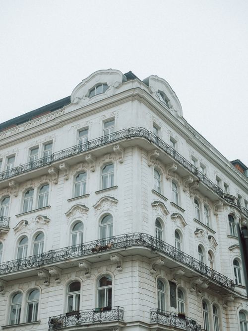 Free A stunning historic building featuring classical architecture with ornate details and balconies. Stock Photo