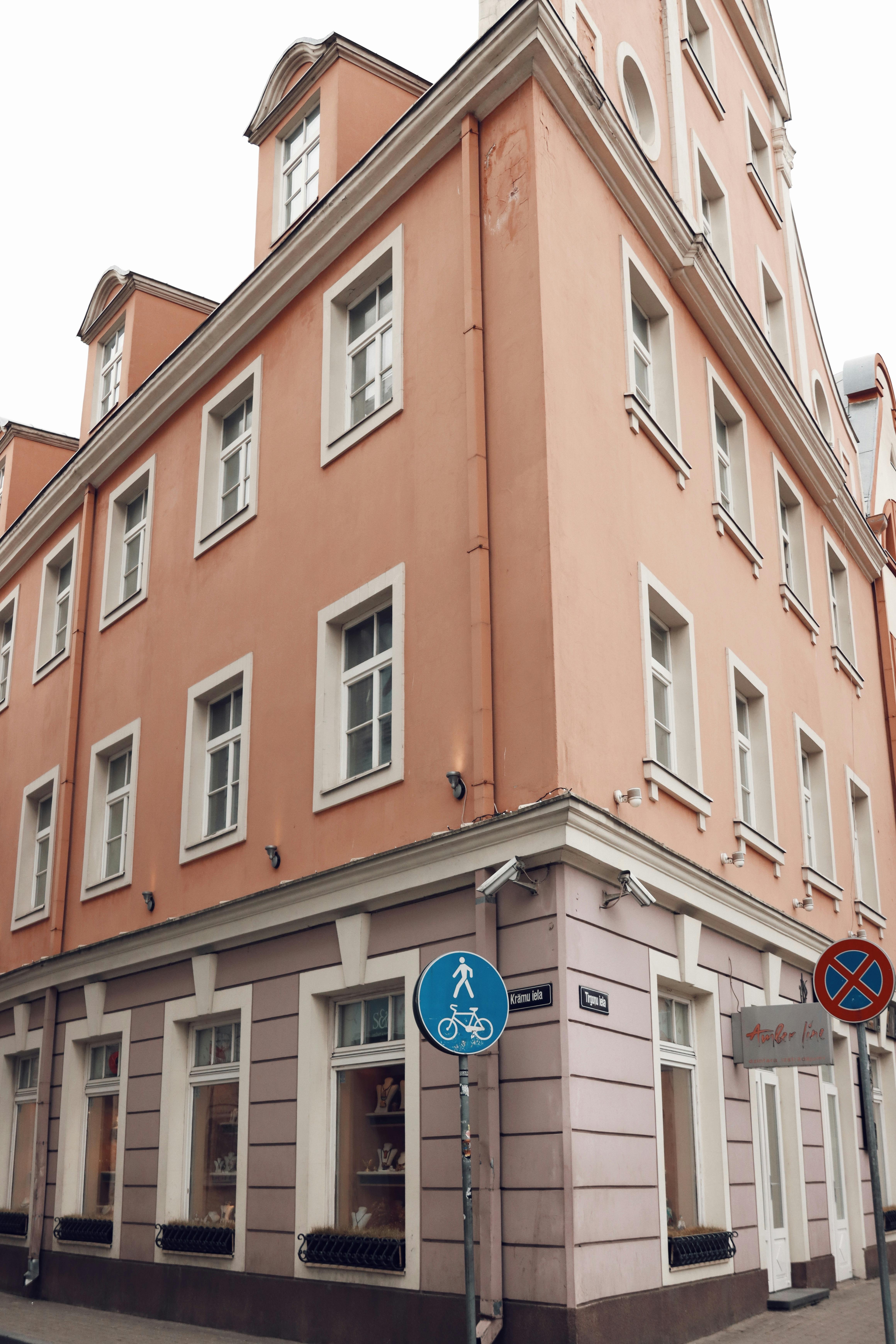 Free A classic urban corner building in Riga, showcasing European architecture style. Stock Photo