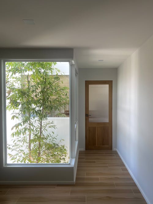 Бесплатное стоковое фото с дверь, деревянный пол, интерьер