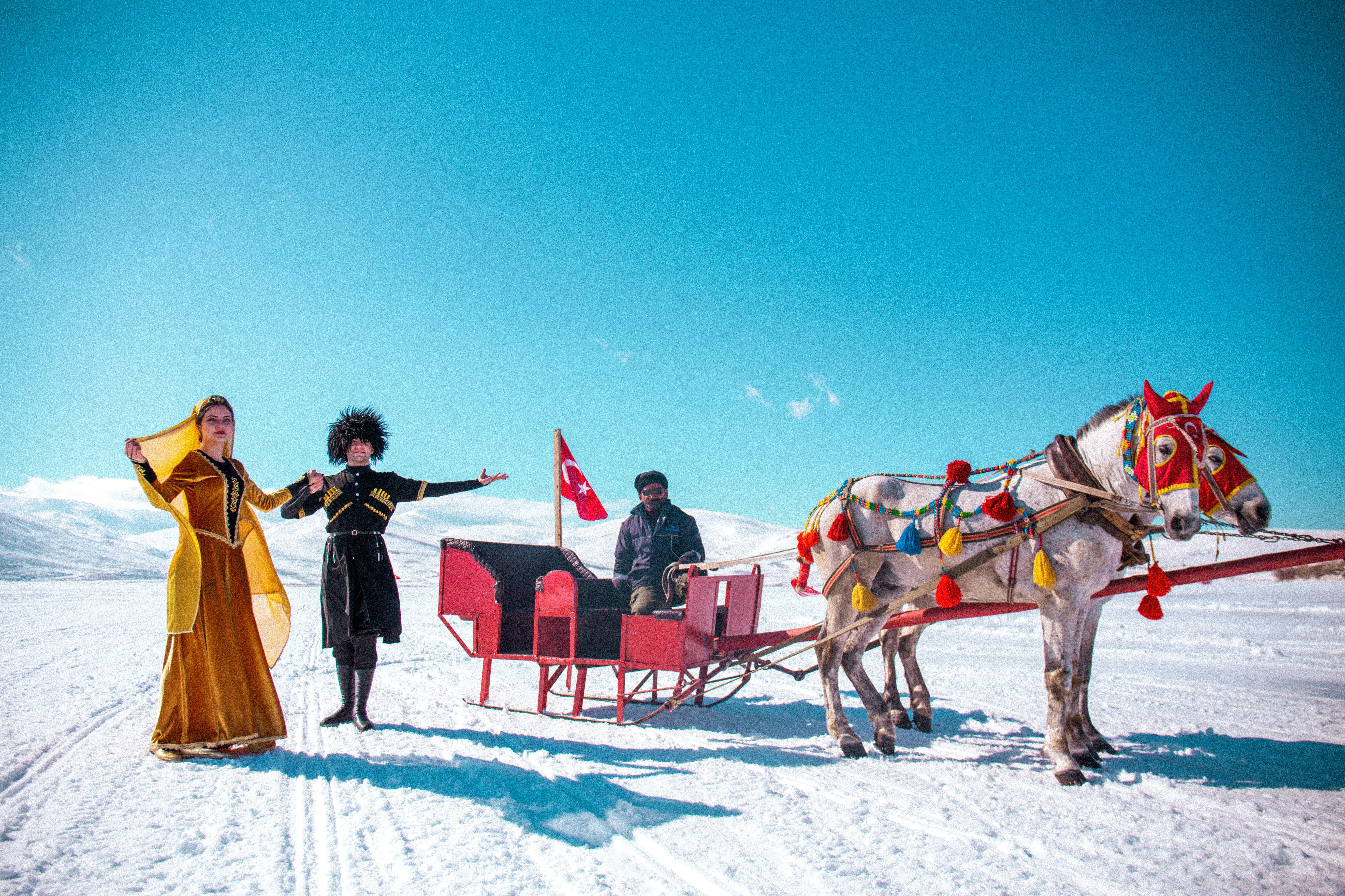 Family Traveller-Sailawaze Live showcases immersive travel inspiration — Photo by Fatih Mutaf on Pexels