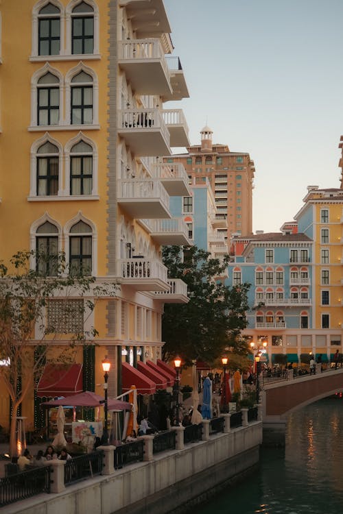 Základová fotografie zdarma na téma balkony, budovy, města