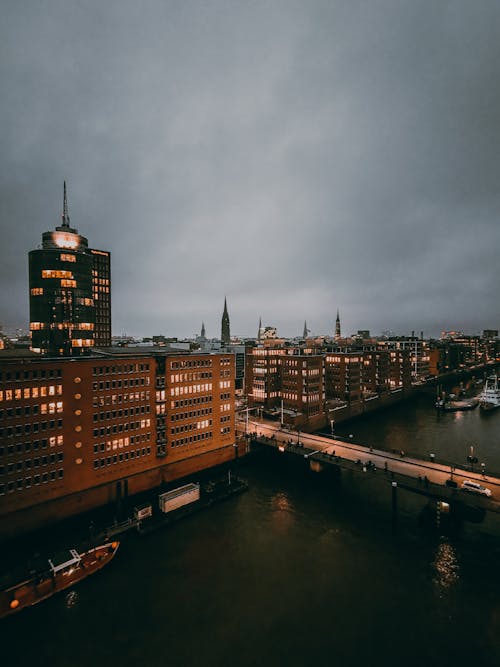 Безкоштовне стокове фото на тему «будівлі, вертикальні постріл, Гамбург»