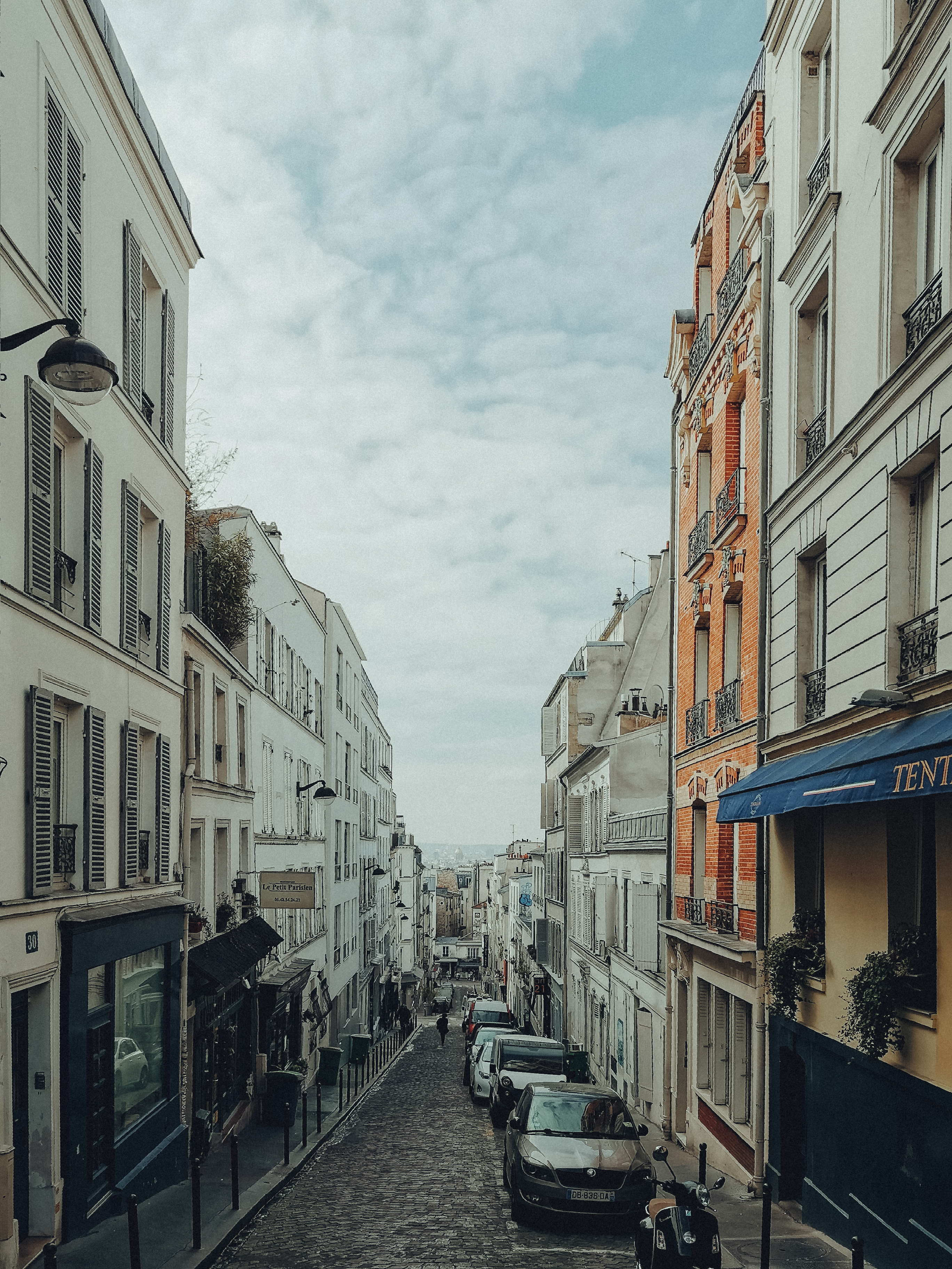 Narrow Cobblestone Alley in City · Free Stock Photo