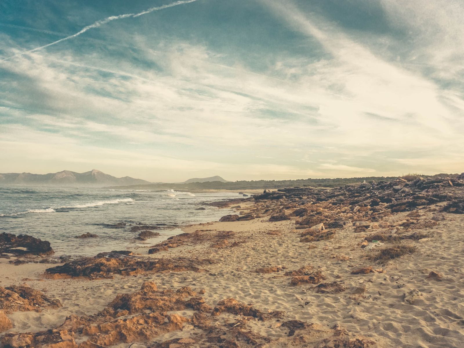 Acantilados y paisaje costero de Playa