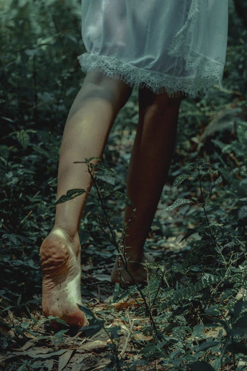 A woman's bare feet in the woods