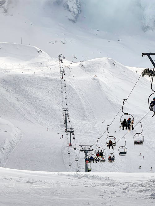 Δωρεάν στοκ φωτογραφιών με αναβατήρας σκι, Άνθρωποι, βουνά