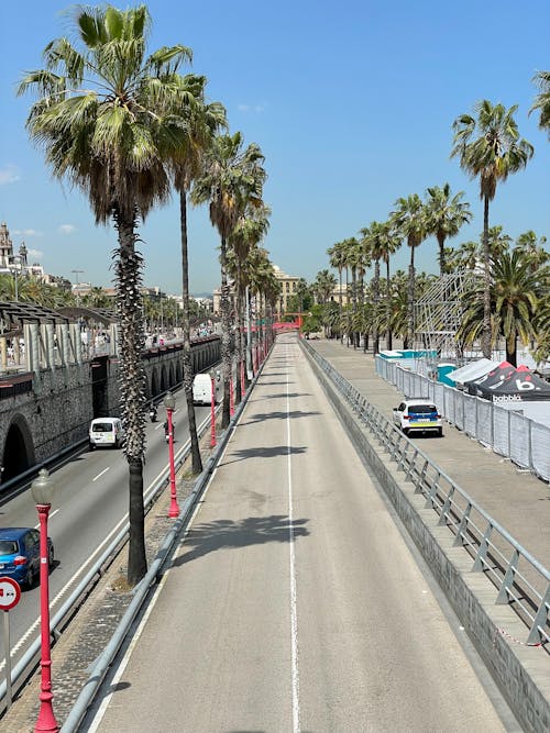 Безкоштовне стокове фото на тему «автомобілі, Барселона, вертикальні постріл»