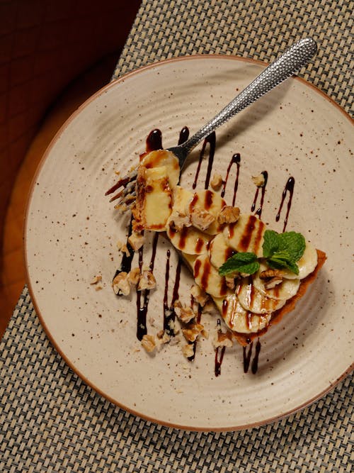 Cheesecake with Banana Slices Topped with Chocolate Sauce