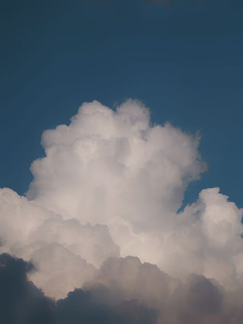 Free A striking view of towering cumulus clouds with a deep blue sky as the backdrop, creating a dramatic effect. Stock Photo