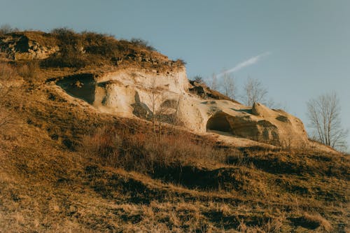 Kostenloses Stock Foto zu außerorts, felsen, grasfläche