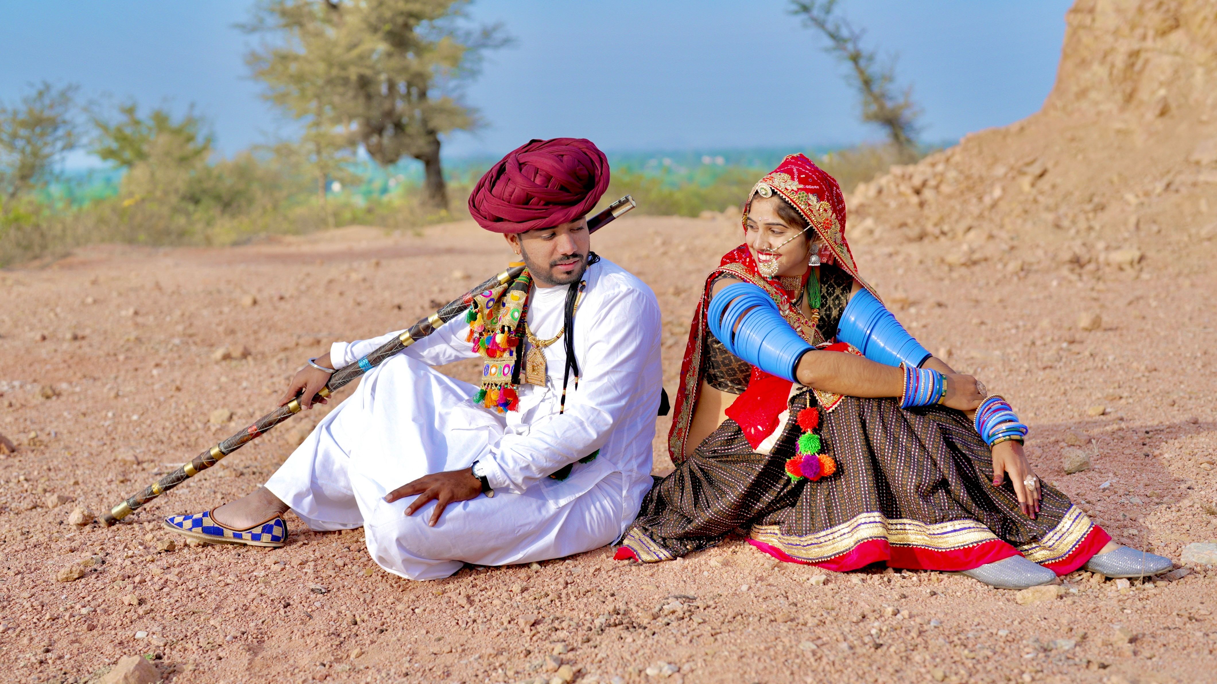 Indian couple in traditional dress | yatrapur.com