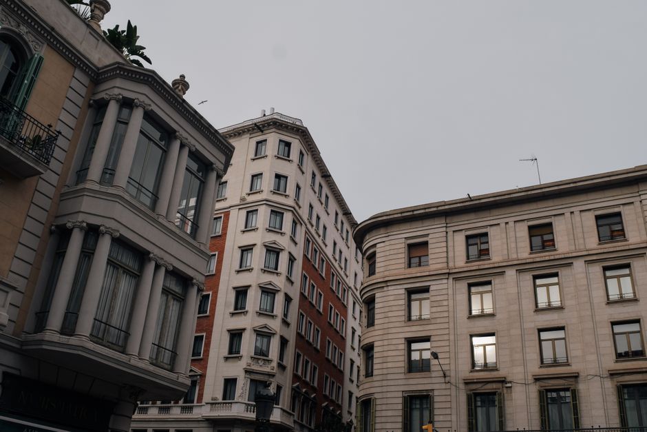 Ambiente de la ciudad, ángulo bajo, arquitectura