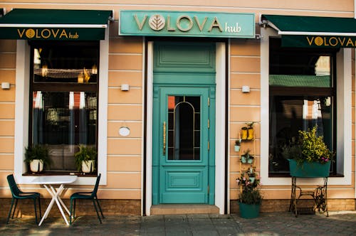 The front of a restaurant with a sign that says volva