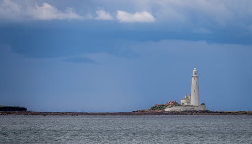 Fotos de stock gratuitas de cielo nublado, faro, faro de santa maría