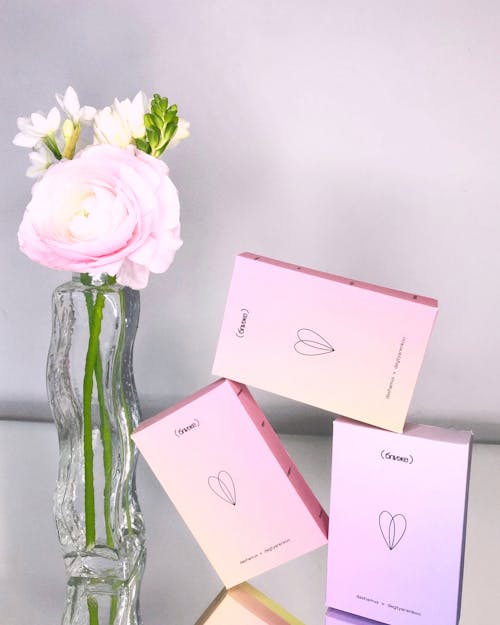 Бесплатное стоковое фото с flower, game card, packaging