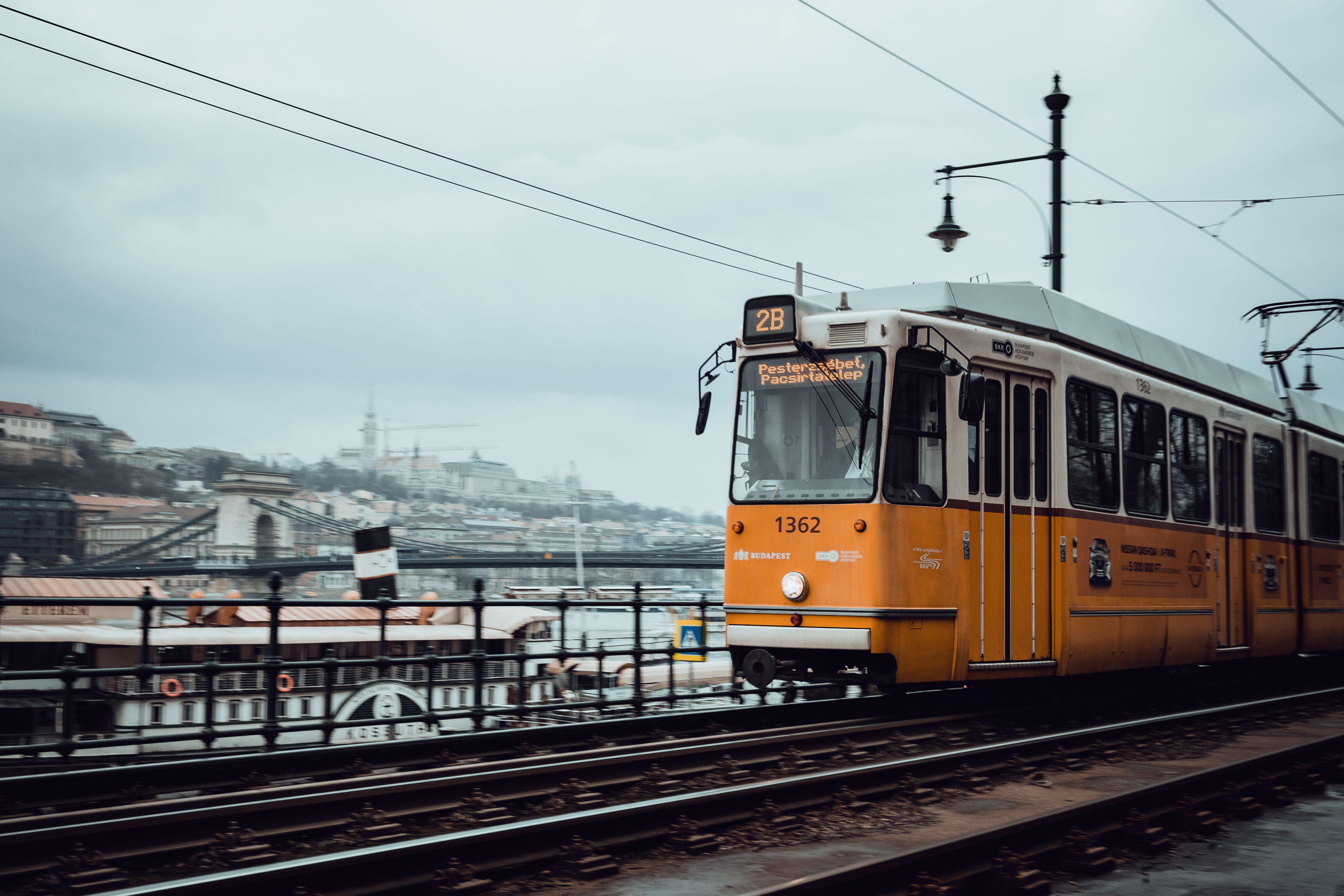 best general travel card — Photo by Gonzalo Facello on Pexels
