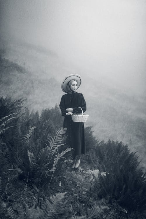 乾草, 垂直拍攝, 女人 的 免費圖庫相片