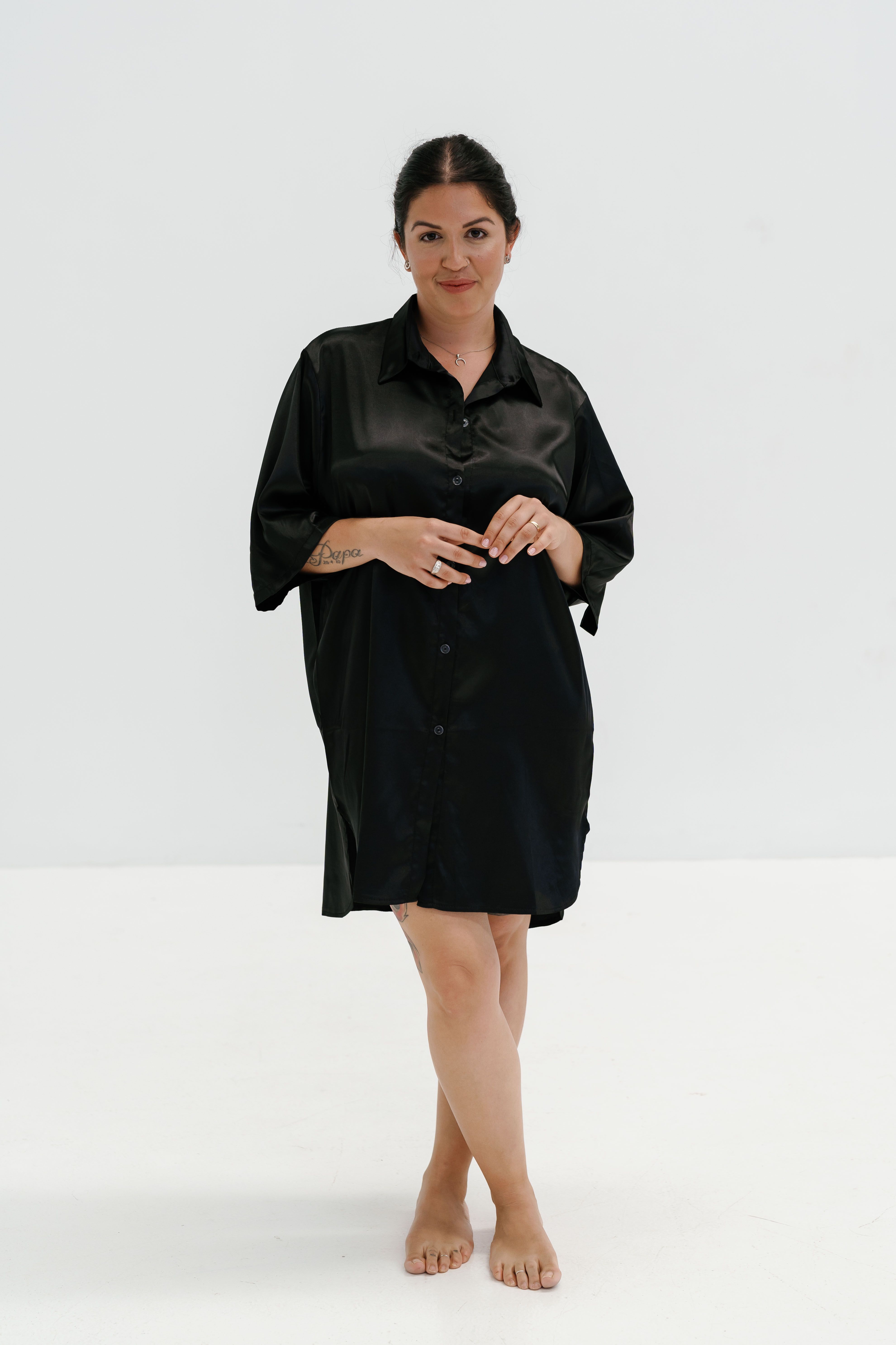 A woman in a black robe posing for a photo · Free Stock Photo