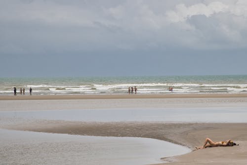 Безкоштовне стокове фото на тему «берег моря, Бікіні, відпустка»