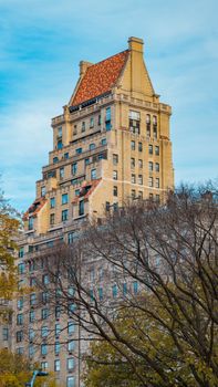 Art Deco building in Manhattan, NYC, showcasing landmark architecture and luxury apartments.