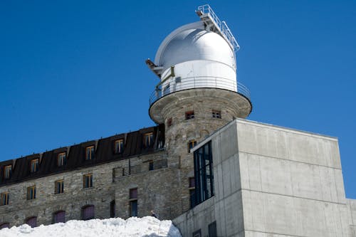 Darmowe zdjęcie z galerii z alpy, budynek, czyste niebo