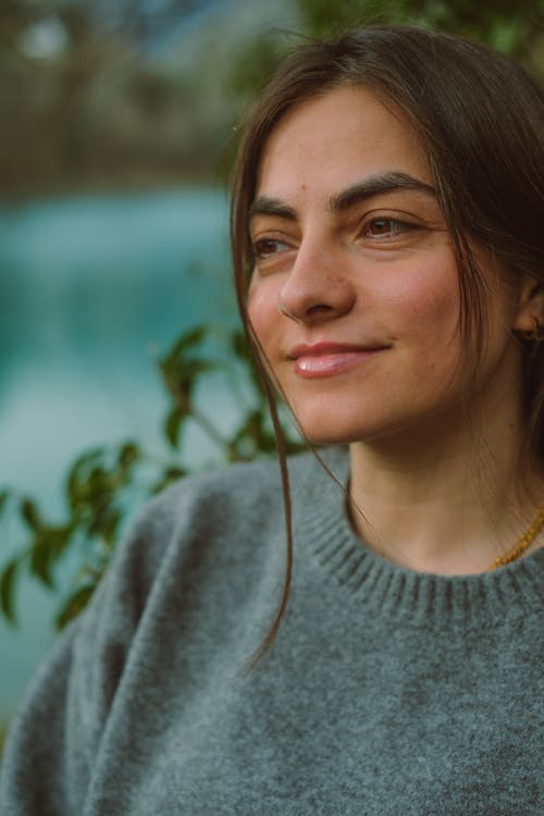 Foto profissional grátis de cabelo castanho, cara, fotografia de moda