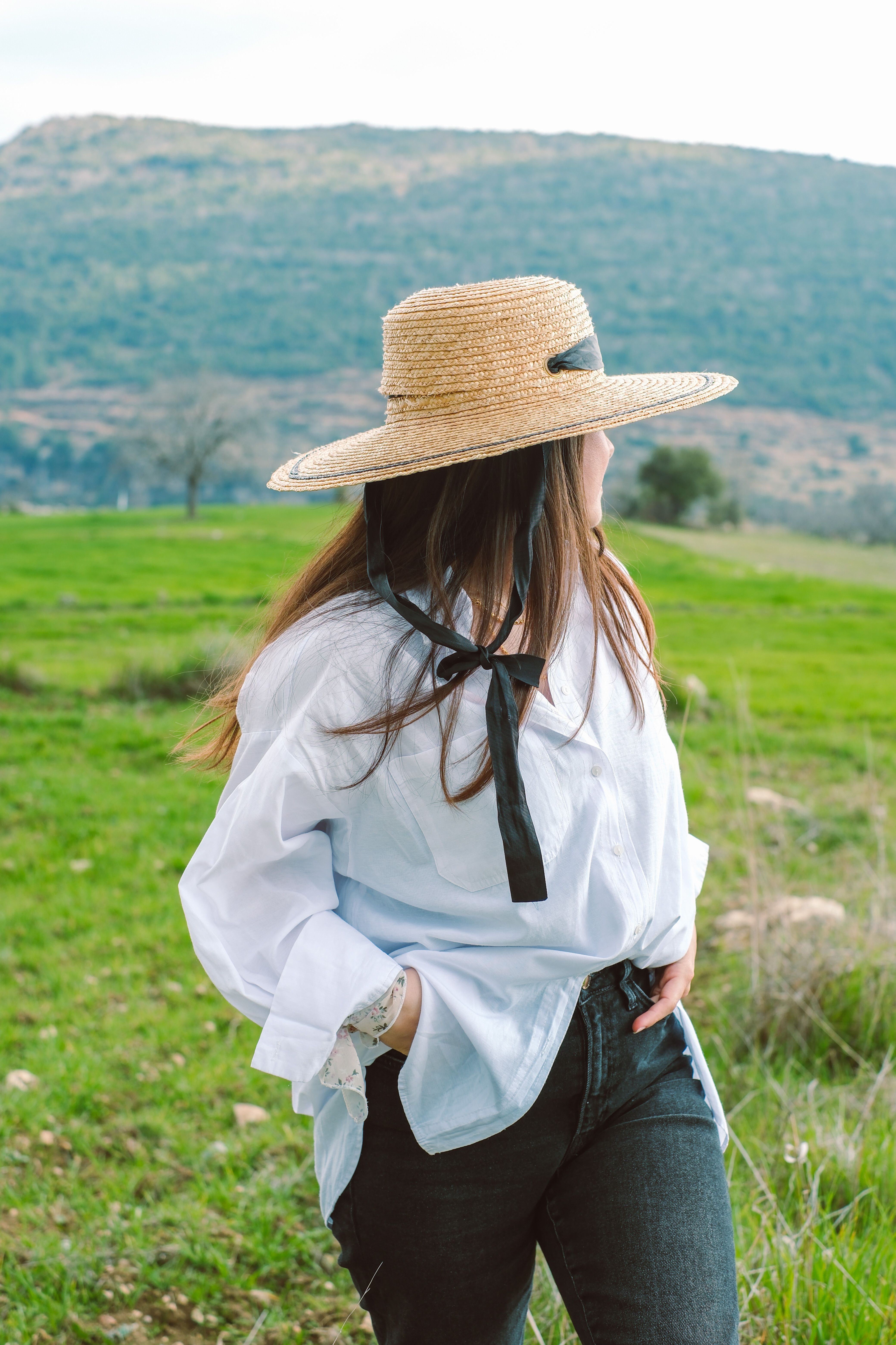 Tourist in a Straw Hat on a Meadow in the Mountains · Free Stock Photo
