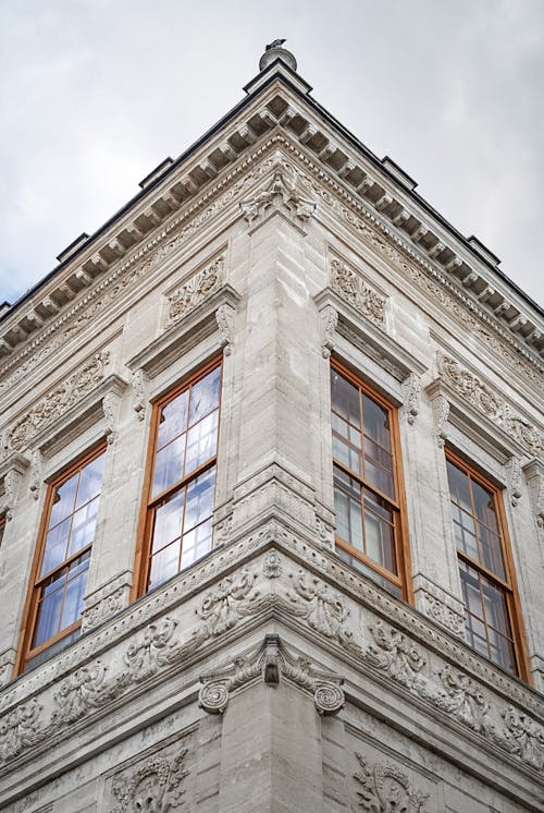 Kostenloses Stock Foto zu aufnahme von unten, ecke, fenster