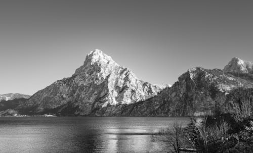 Fotos de stock gratuitas de blanco y negro, cielo limpio, lago