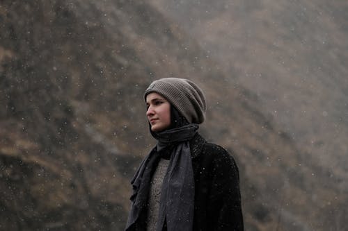 Photos gratuites de écharpe, hiver, jeune femme
