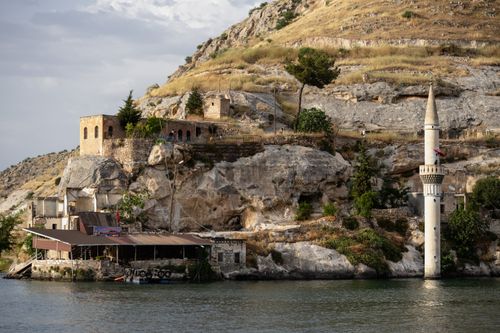 Free Scenic view of a sunken village and mosque minaret in Halfeti, Turkey, nestled by cliffs. Stock Photo