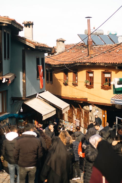 Kostenloses Stock Foto zu gasse, gebäude, gehen