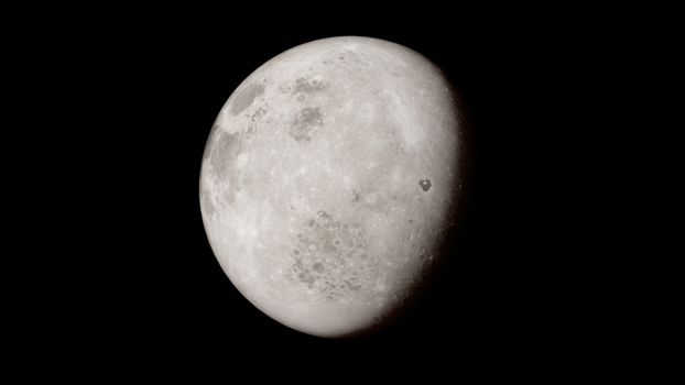 新视野号探测器拍摄的冥王星清晰表面图像，显示其复杂的地貌