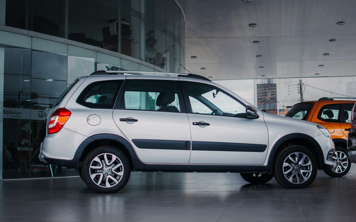 MG ZS EV Standard 2025 — EV in Pakistan