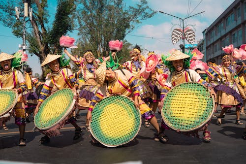 Foto profissional grátis de aldeia, asfalto, bateria