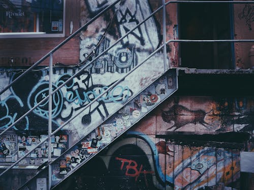 Foto profissional grátis de abandonado, construção, corrimão