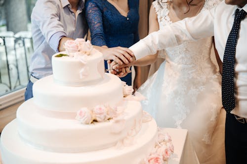 Безкоштовне стокове фото на тему «весілля, Весільний торт, люди»